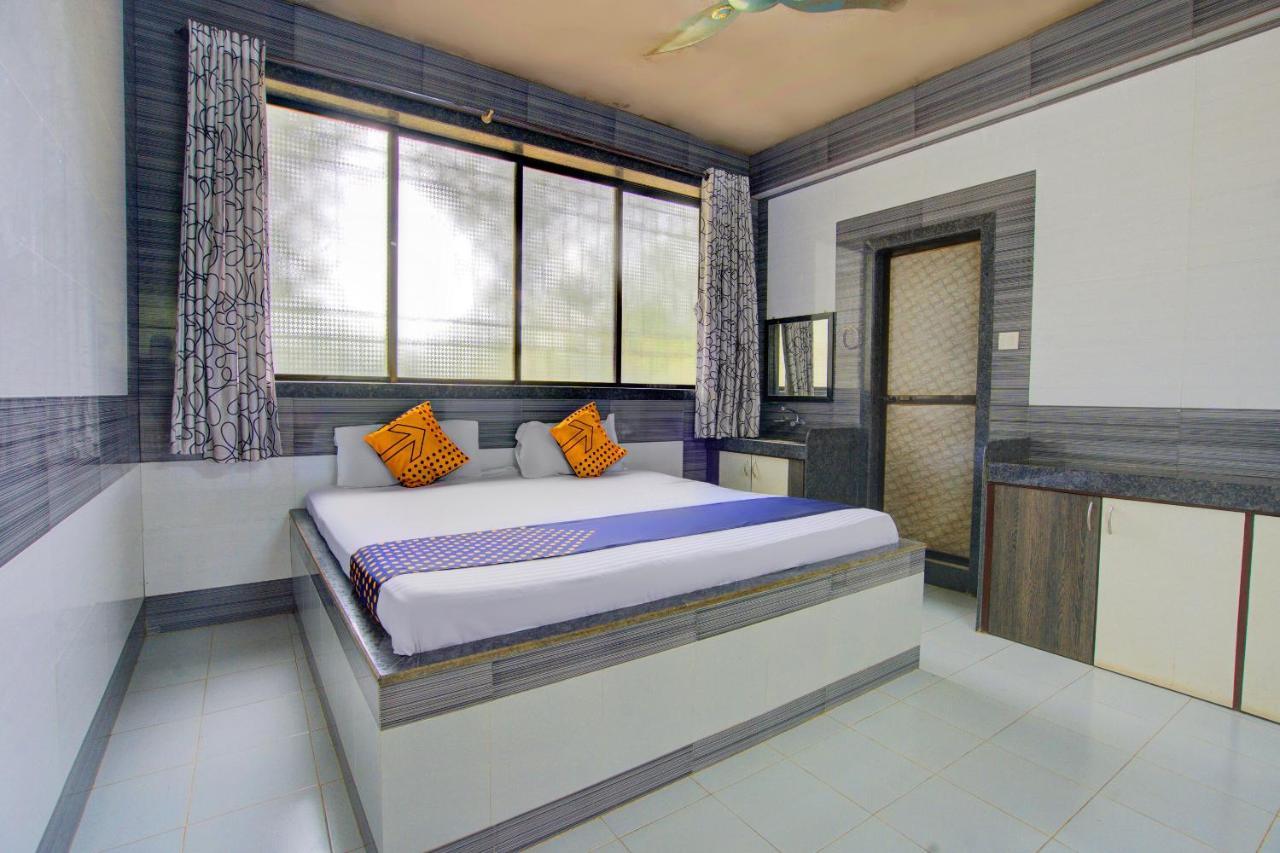 Spot On 63917 Hotel Dolphin Garden โกลาด ภายนอก รูปภาพ