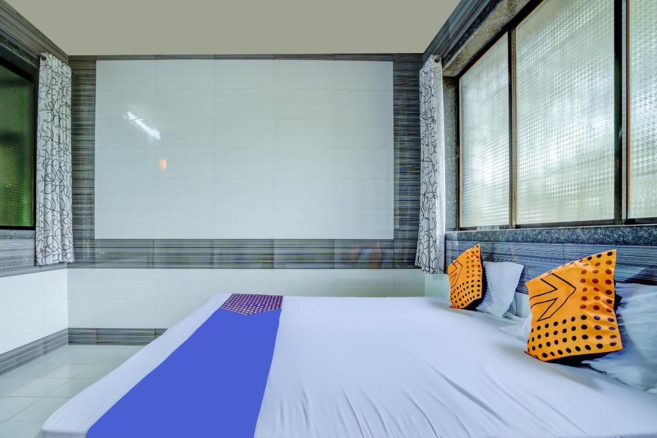 Spot On 63917 Hotel Dolphin Garden โกลาด ภายนอก รูปภาพ